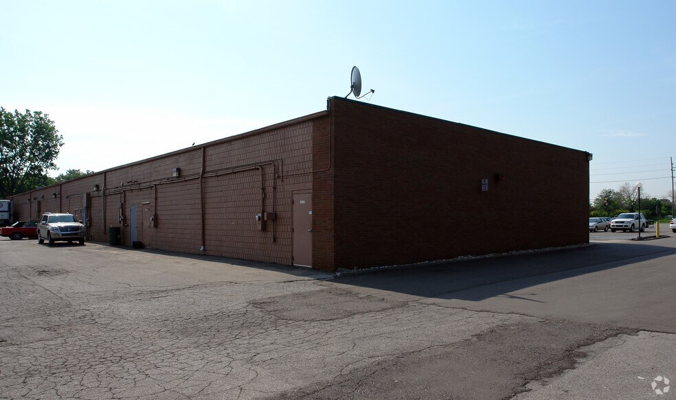 More Photos Of 2101-2195 17 Mile Rd, Sterling Heights Storefront For Lease