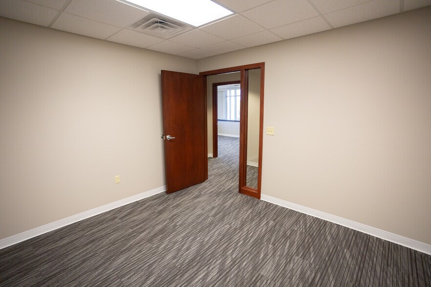 More Photos Of 19105 W Capitol Dr, Brookfield Medical For Lease
