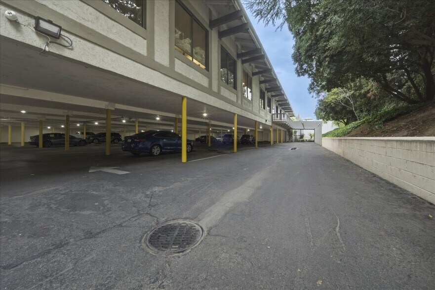 More Photos Of 700 University Ave, Sacramento Office For Lease