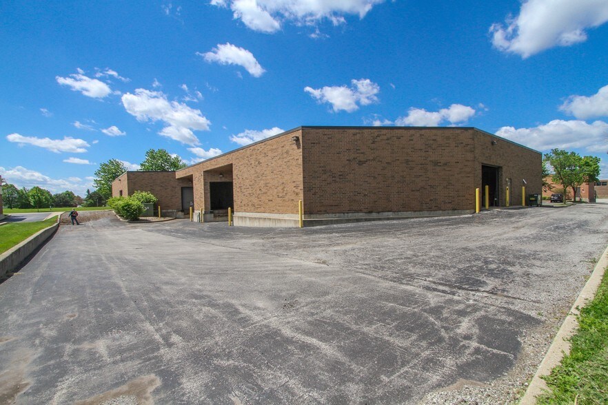 More Photos Of 250-252 Chaddick Dr, Wheeling Warehouse For Sale