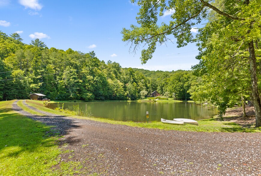 More Photos Of 340 Willow Creek Dr, Blue Ridge Hotel For Sale