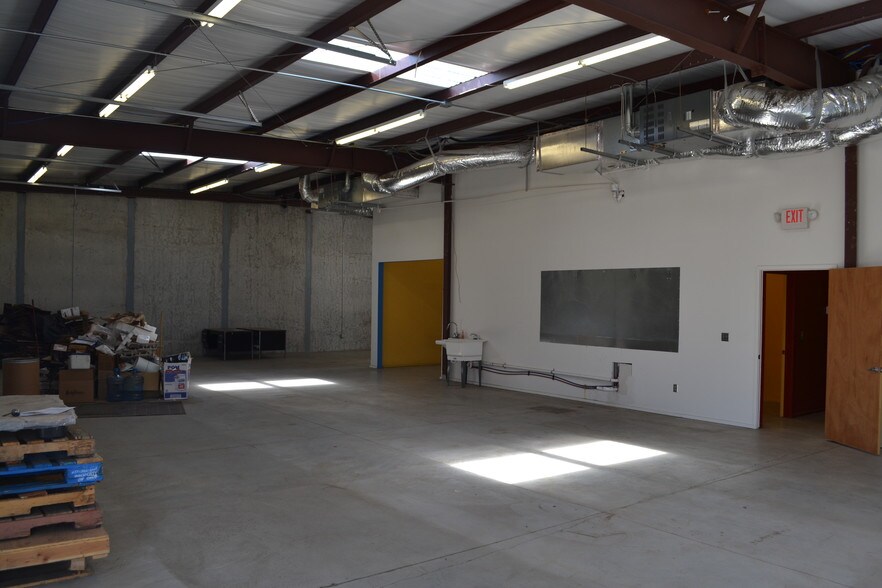 More Photos Of 44 NE 51st St, Oklahoma City Light Distribution For Lease