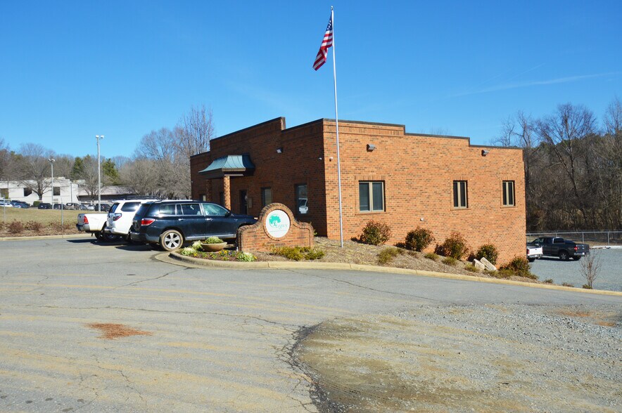 More Photos Of 4715 Bethania Station Rd, Winston-Salem Light Manufacturing For Sale