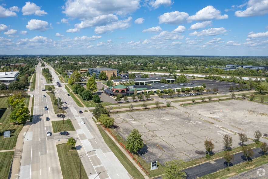 More Photos Of 5600 Crooks Rd, Troy Office For Sale