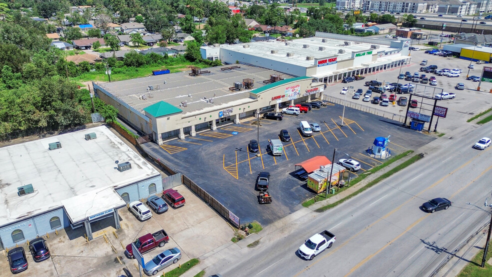 Primary Photo Of 5231 Aldine Mail Rd, Houston General Retail For Lease