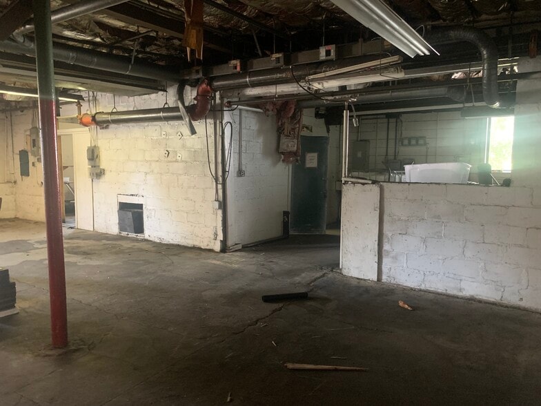 More Photos Of 62 Lakeview St, Leominster Warehouse For Sale