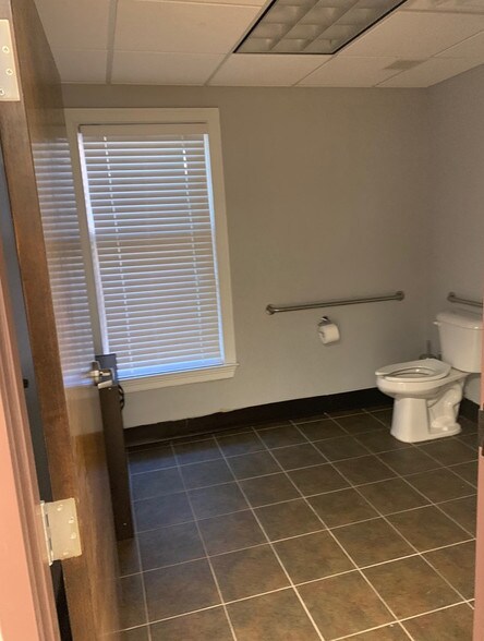 More Photos Of 1705 Mount Vernon Rd, Dunwoody Medical For Lease