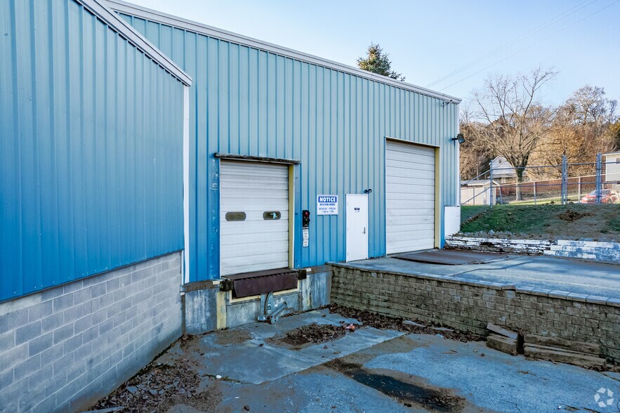 More Photos Of 2530 Thomas Ave, Jeannette Warehouse For Lease