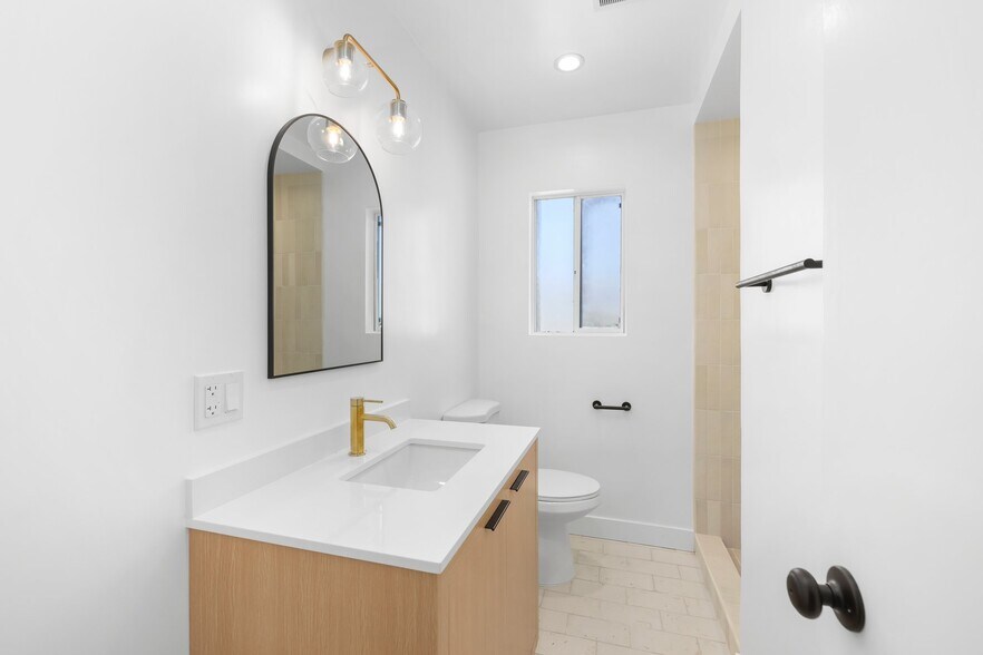 More Photos Of 3020 E 3rd St, Long Beach Apartments For Sale