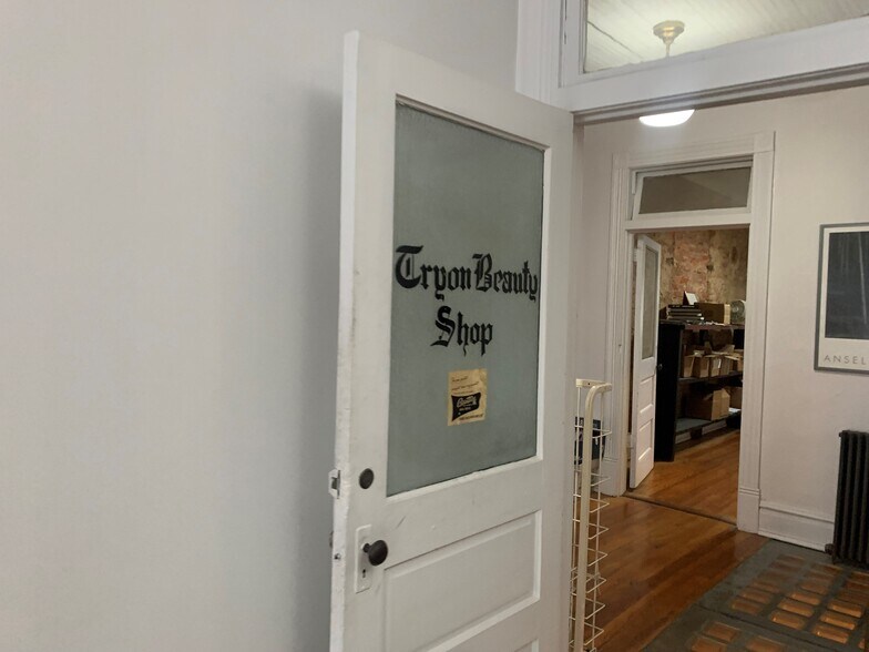 More Photos Of 16 N Trade St, Tryon Office For Sale