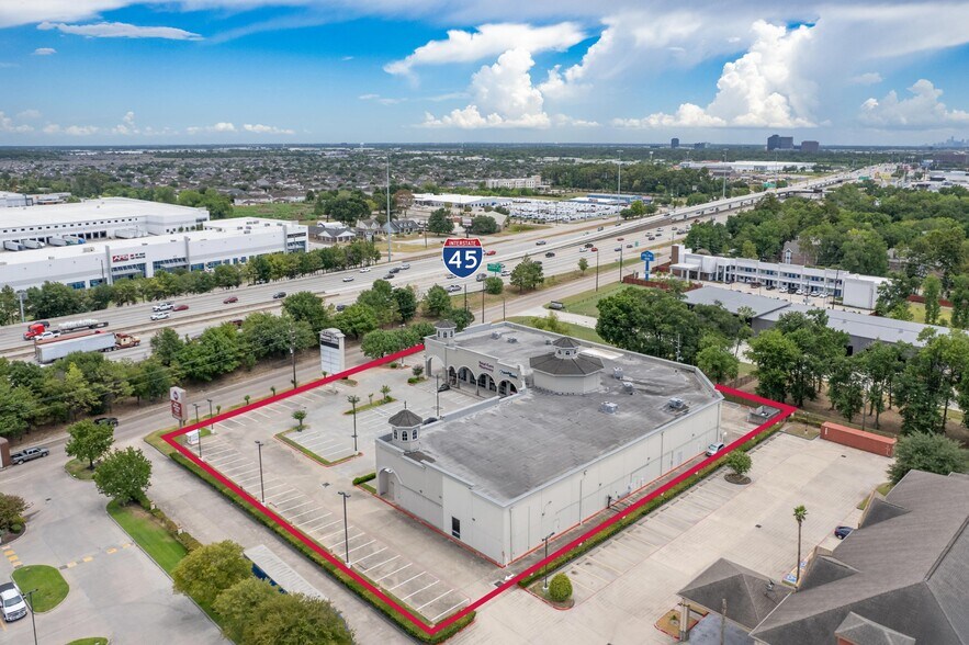 More Photos Of 14755 North Fwy, Houston Storefront For Lease