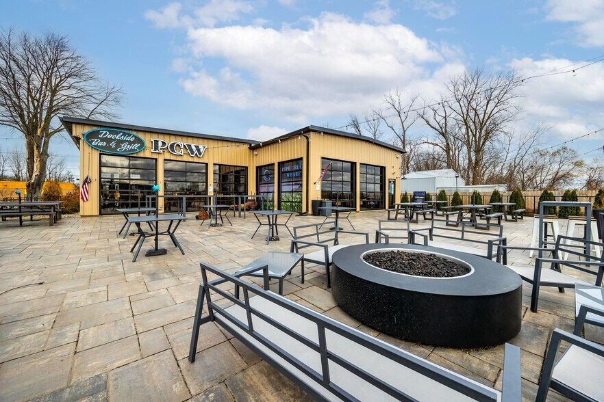 More Photos Of 2330 River Ave, Sandusky Restaurant For Sale