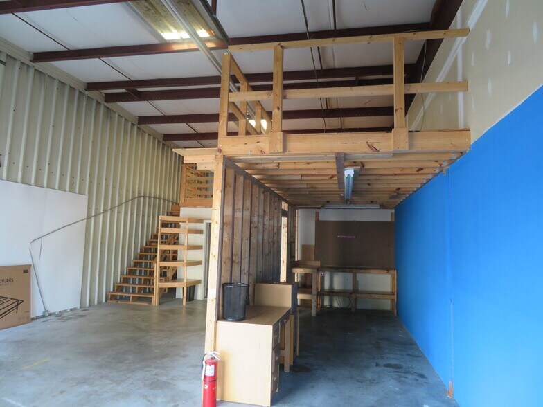 More Photos Of 732 Blue Crab Rd, Newport News Warehouse For Lease
