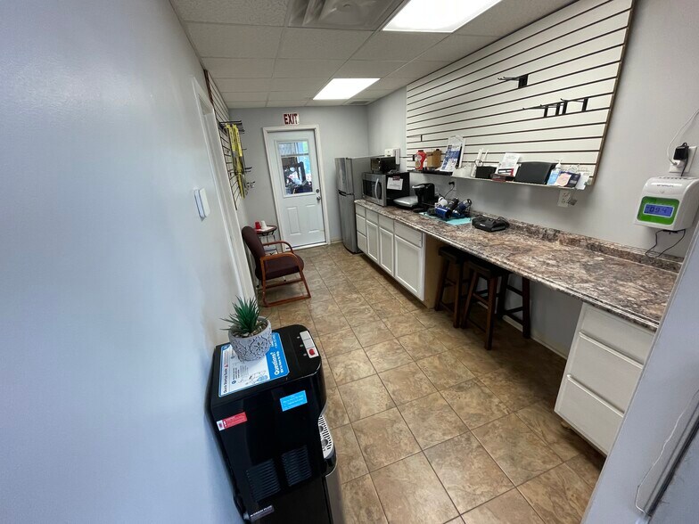 More Photos Of 1425 W Pembroke Ave, Hampton Auto Dealership For Sale