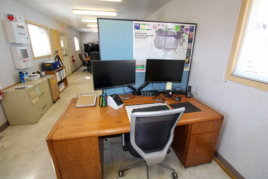 More Photos Of 5640 44th Ave S, Clinton Industrial For Sale