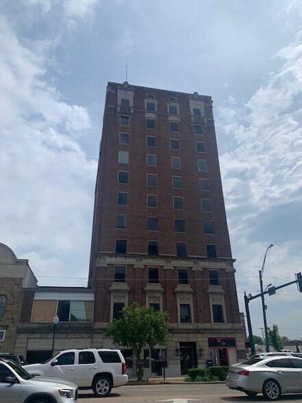 More Photos Of 523 Garrison Ave, Fort Smith Office For Sale