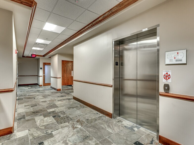 More Photos Of 3101 W Tecumseh Rd, Norman Office For Lease