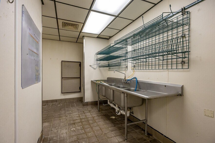 More Photos Of 5119 S 11 Hwy, Calhoun Fast Food For Sale