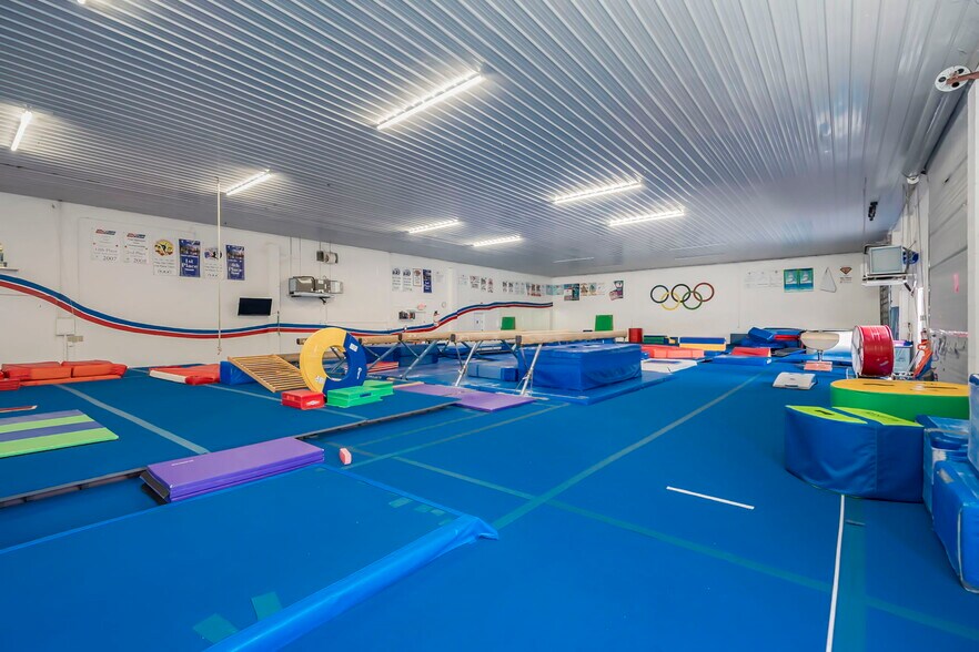 More Photos Of 1013 SE Holbrook Ct, Port Saint Lucie Warehouse For Sale