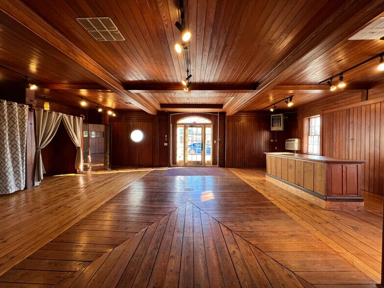 More Photos Of 80 Lafayette Rd, Hampton Falls Freestanding For Lease