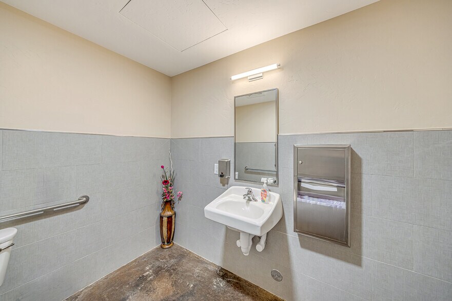 More Photos Of 389 Roberts Ct, Grand Junction Service For Sale