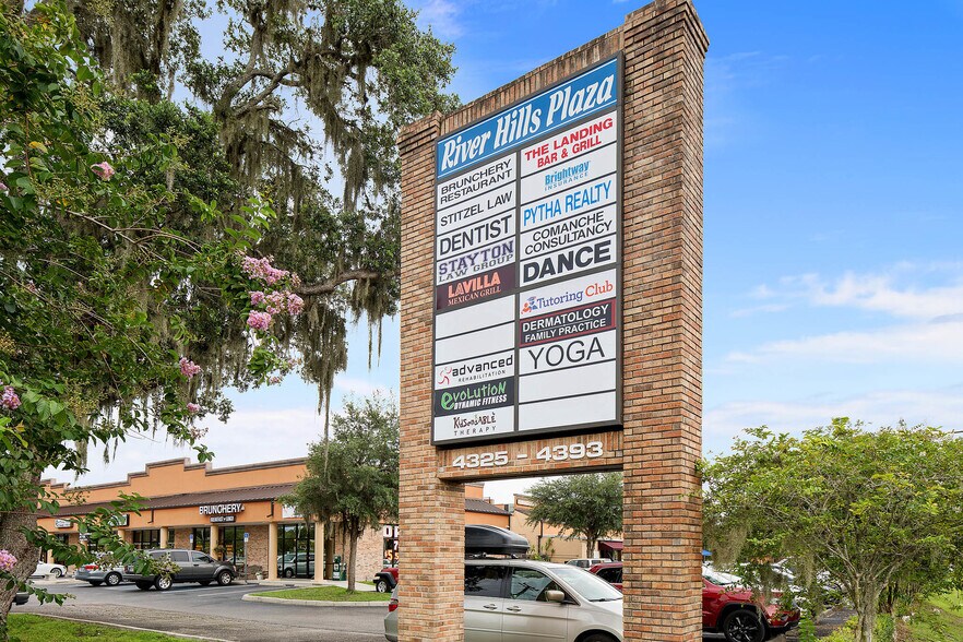 Primary Photo Of 4325 Lynx Paw Trail, Valrico General Retail For Lease