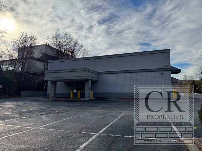 More Photos Of 3350 North Rd, Poughkeepsie Drugstore For Sale