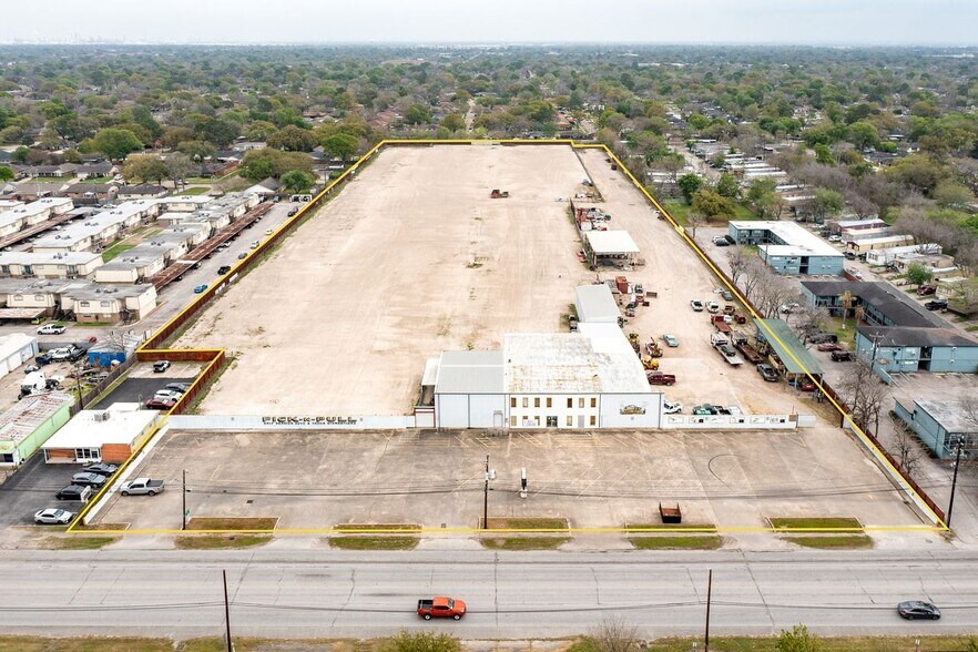 More Photos Of 2133 Shaver St, Pasadena Distribution For Sale