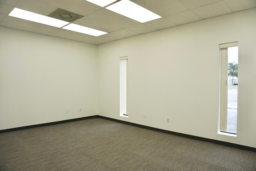 More Photos Of 1030 S 86th St, Tampa Industrial For Sale