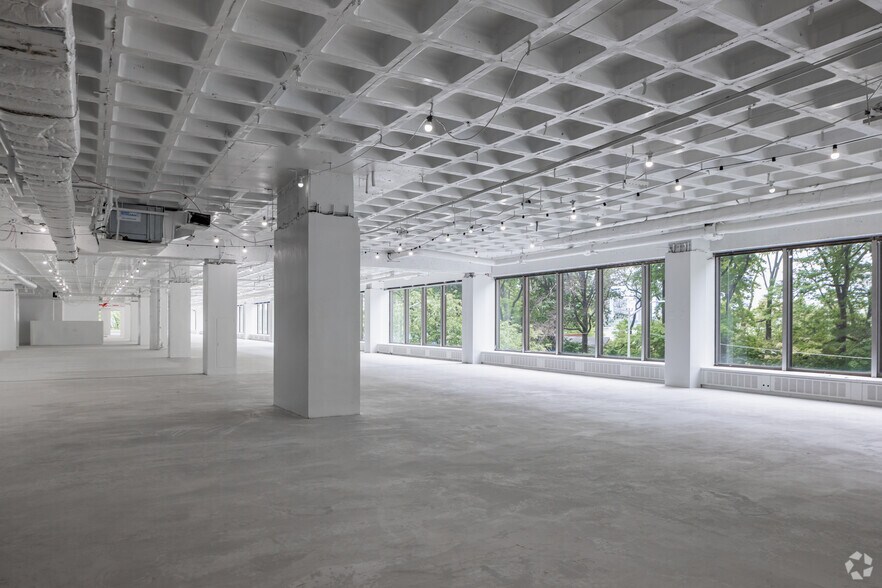 More Photos Of 866 United Nations Plz, New York Office For Sale
