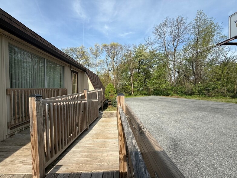 More Photos Of 550 N Mountain Rd, Harrisburg Freestanding For Lease
