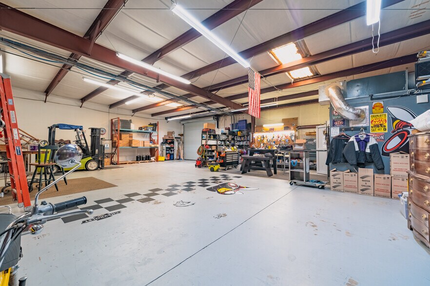 More Photos Of 2290-2298 W Airport Blvd, Sanford Flex For Lease