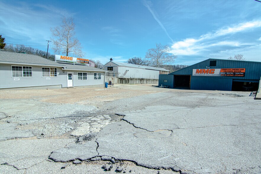 More Photos Of 1002 Susan Rd, Lake Ozark Warehouse For Sale