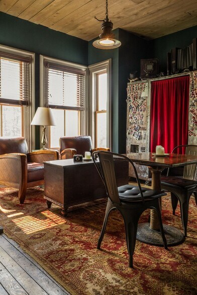 More Photos Of 102 Main St, Jefferson Hotel For Sale