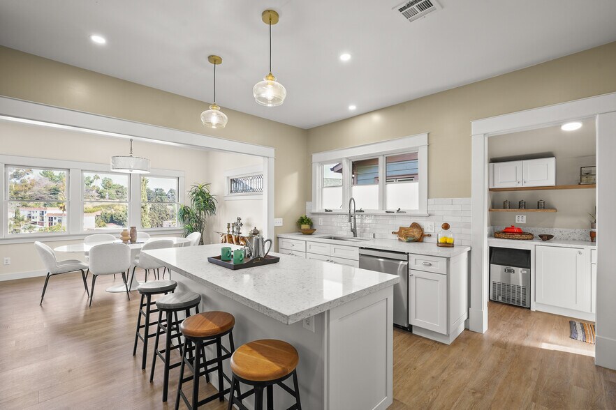 More Photos Of 844 E Kensington Rd, Los Angeles Specialty For Sale