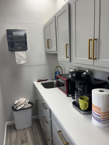 More Photos Of 510 Thatcher St, Saint Louis Truck Terminal For Sale