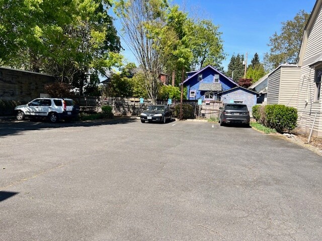 More Photos Of 3321-3327 SE Hawthorne St, Portland General Retail For Sale