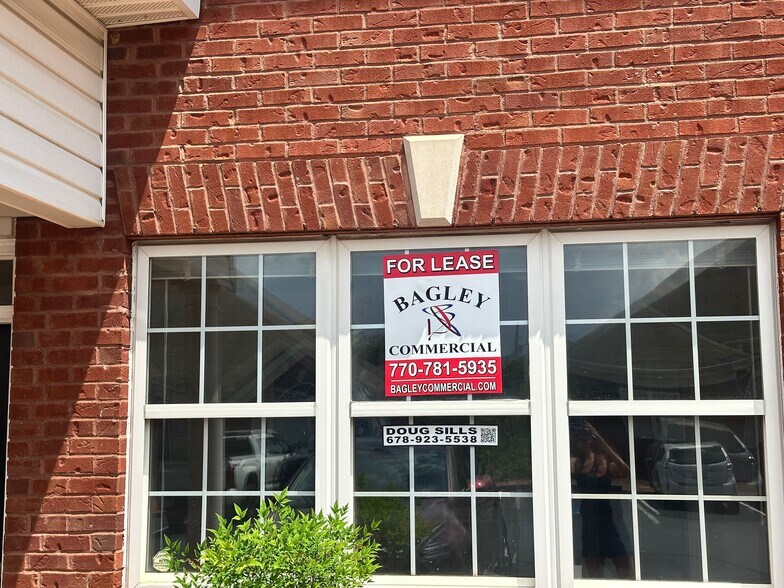 More Photos Of 327 Dahlonega St, Cumming Office For Lease