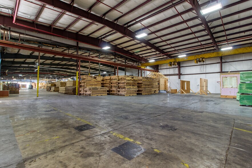 More Photos Of 310 Cypress Rd, Ocala Manufacturing For Lease
