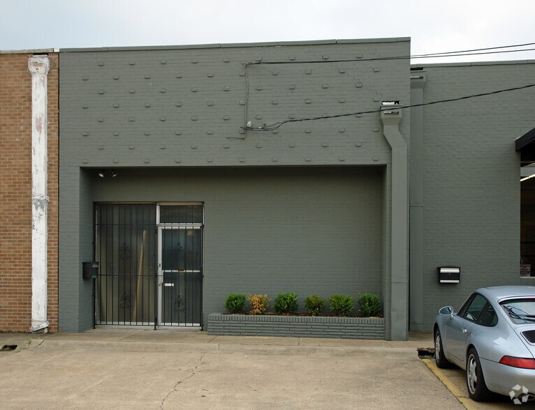 More Photos Of 2547 Farrington St, Dallas Light Distribution For Lease