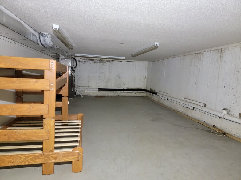 More Photos Of 1575 Thomaston Ave, Waterbury Storefront For Lease
