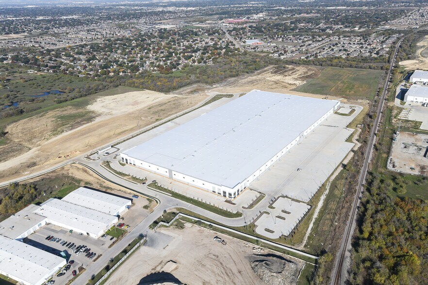 More Photos Of 9401 Hemphill St, Fort Worth Warehouse For Lease