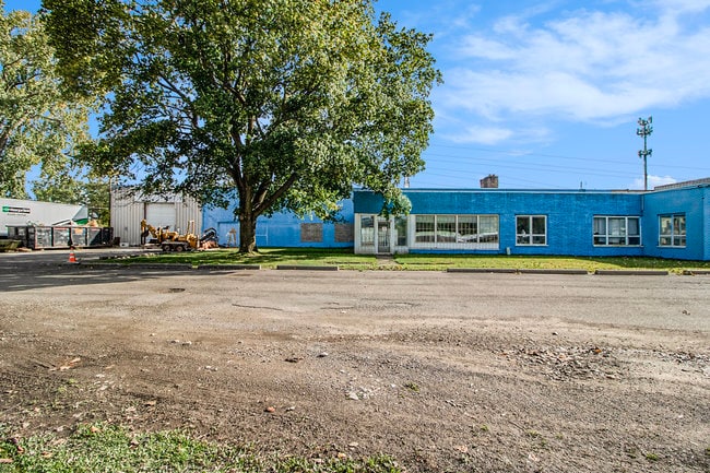 More Photos Of 1109 Decker Rd, Walled Lake Warehouse For Lease