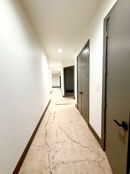 More Photos Of 11923 Warfield St, San Antonio Service For Lease