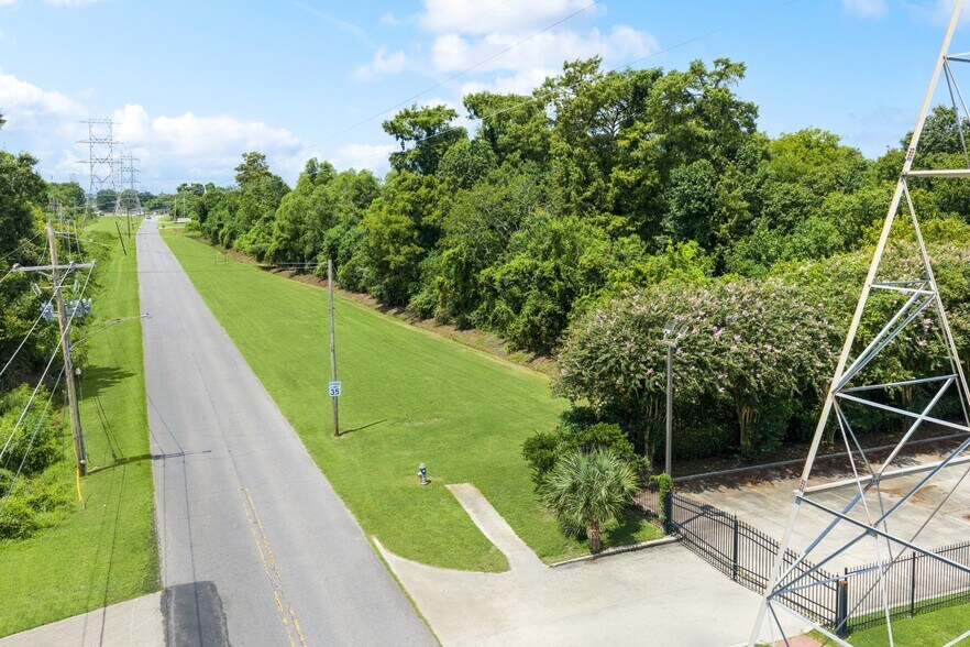 More Photos Of Gretna Blvd at Broadway Ave., Harvey Land For Sale