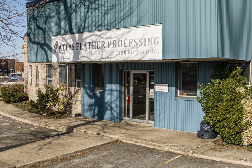 More Photos Of 320 Buffalo Ave, Freeport Manufacturing For Lease