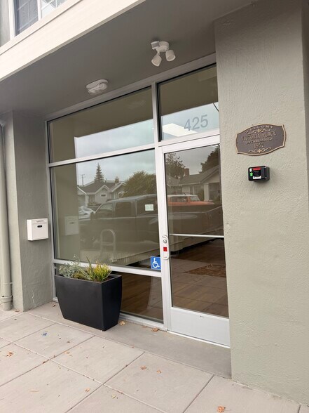 More Photos Of 423-425 Bancroft Ave, San Leandro Freestanding For Lease