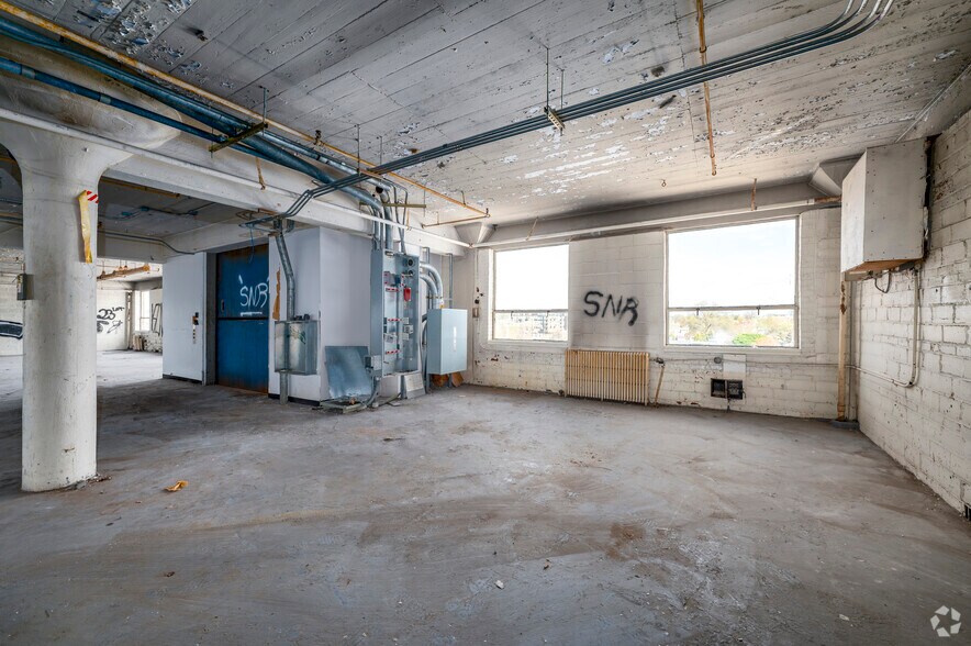 More Photos Of 900 Franklin St NE, Washington Industrial For Sale
