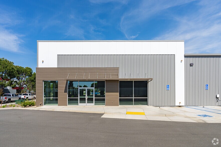 More Photos Of 2754 Business Park Ave, Fresno Warehouse For Lease