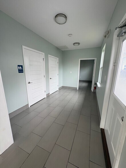 More Photos Of 276 E Pine St, Ponchatoula Office For Sale